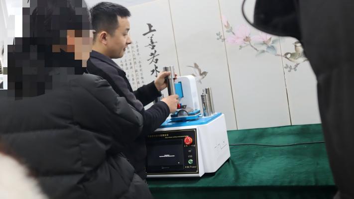 手套線性切割測試儀：浙江XX公司蒞臨上海程斯，共探合作新機遇